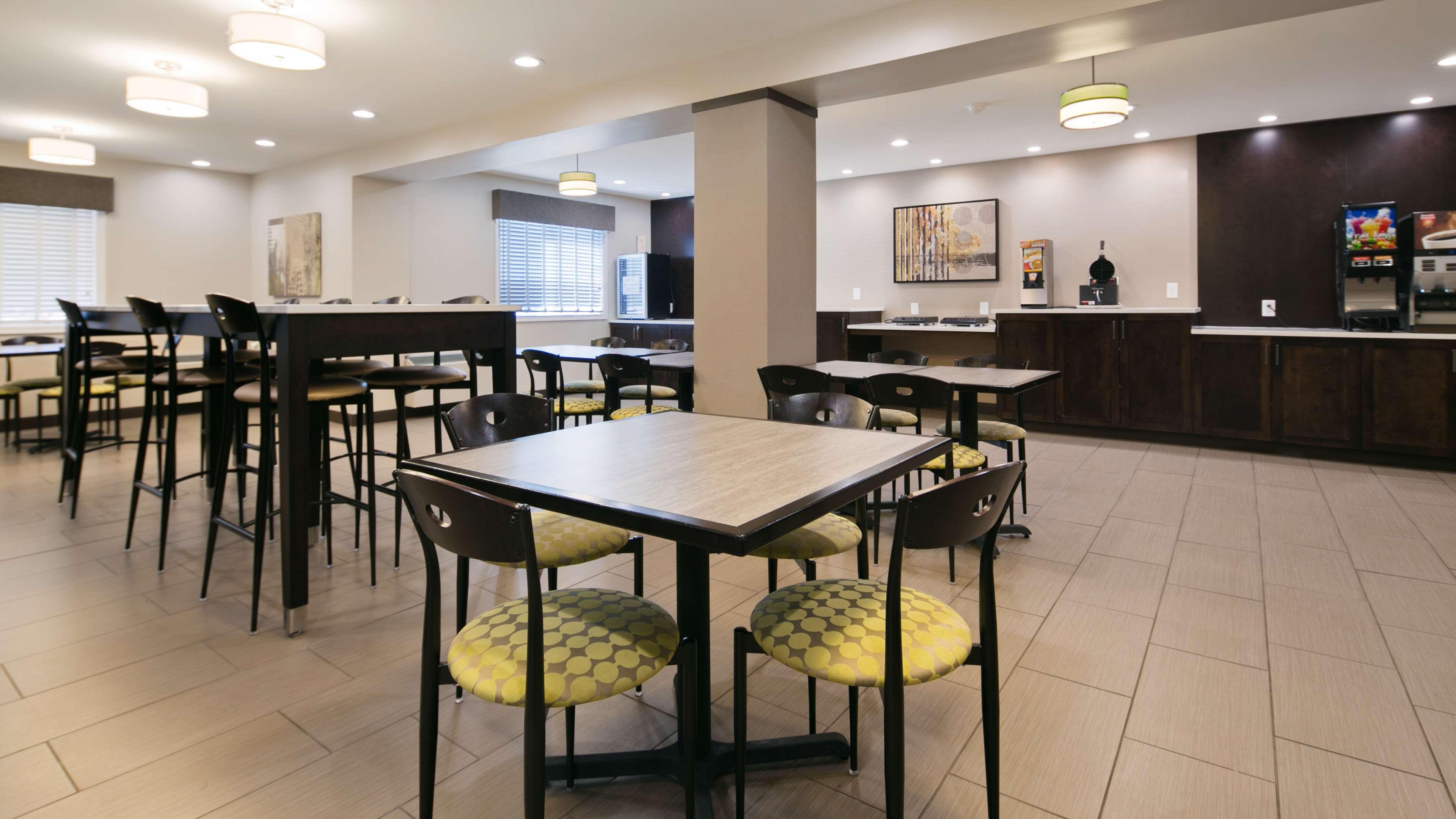 Best Western Harvest Inn & Suites Grand Forks Eksteriør bilde