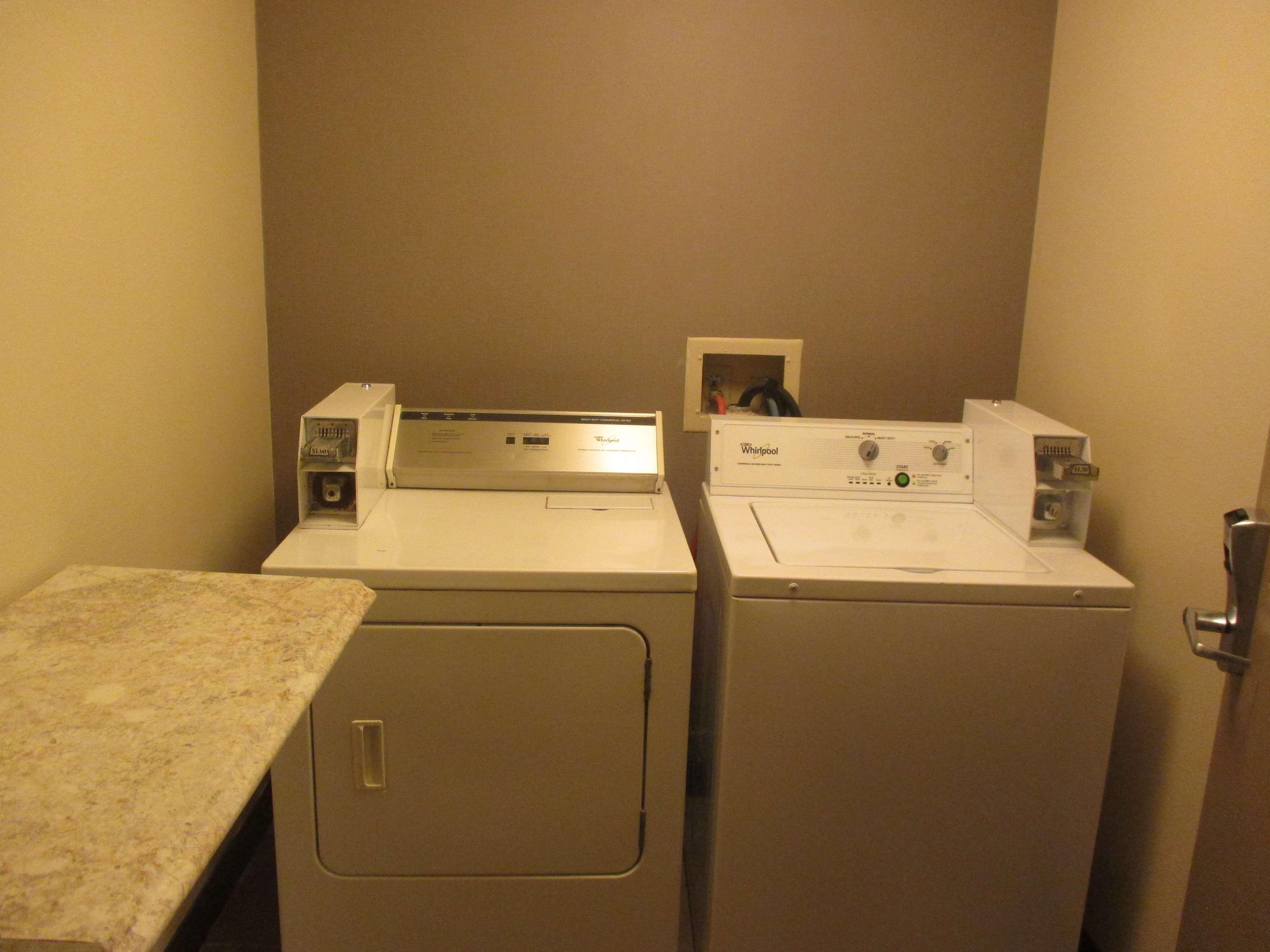 Best Western Harvest Inn & Suites Grand Forks Eksteriør bilde