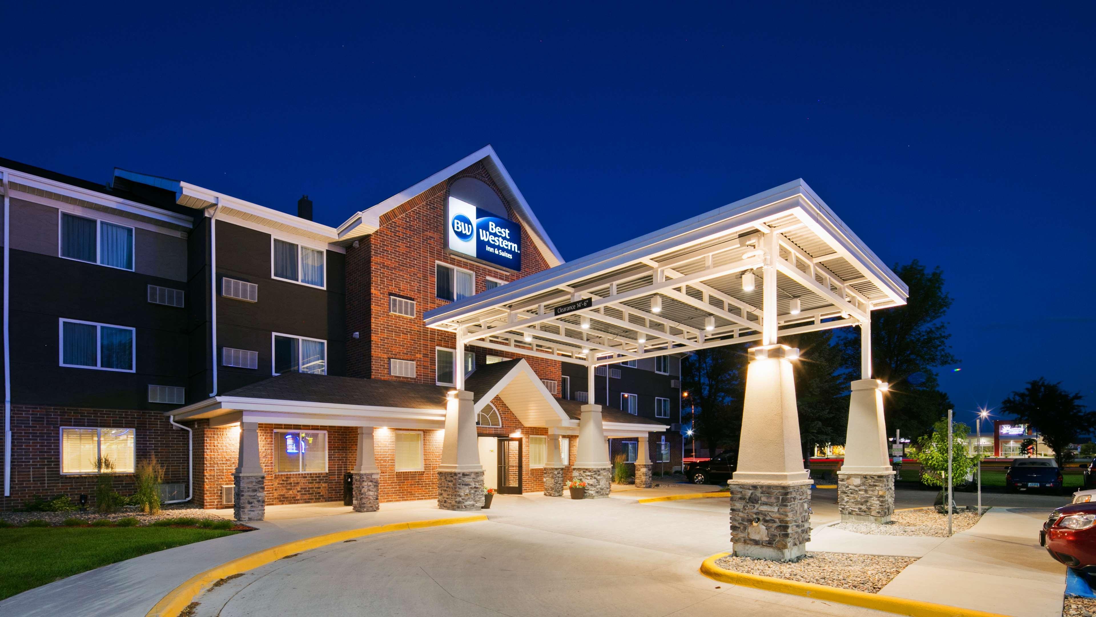 Best Western Harvest Inn & Suites Grand Forks Eksteriør bilde