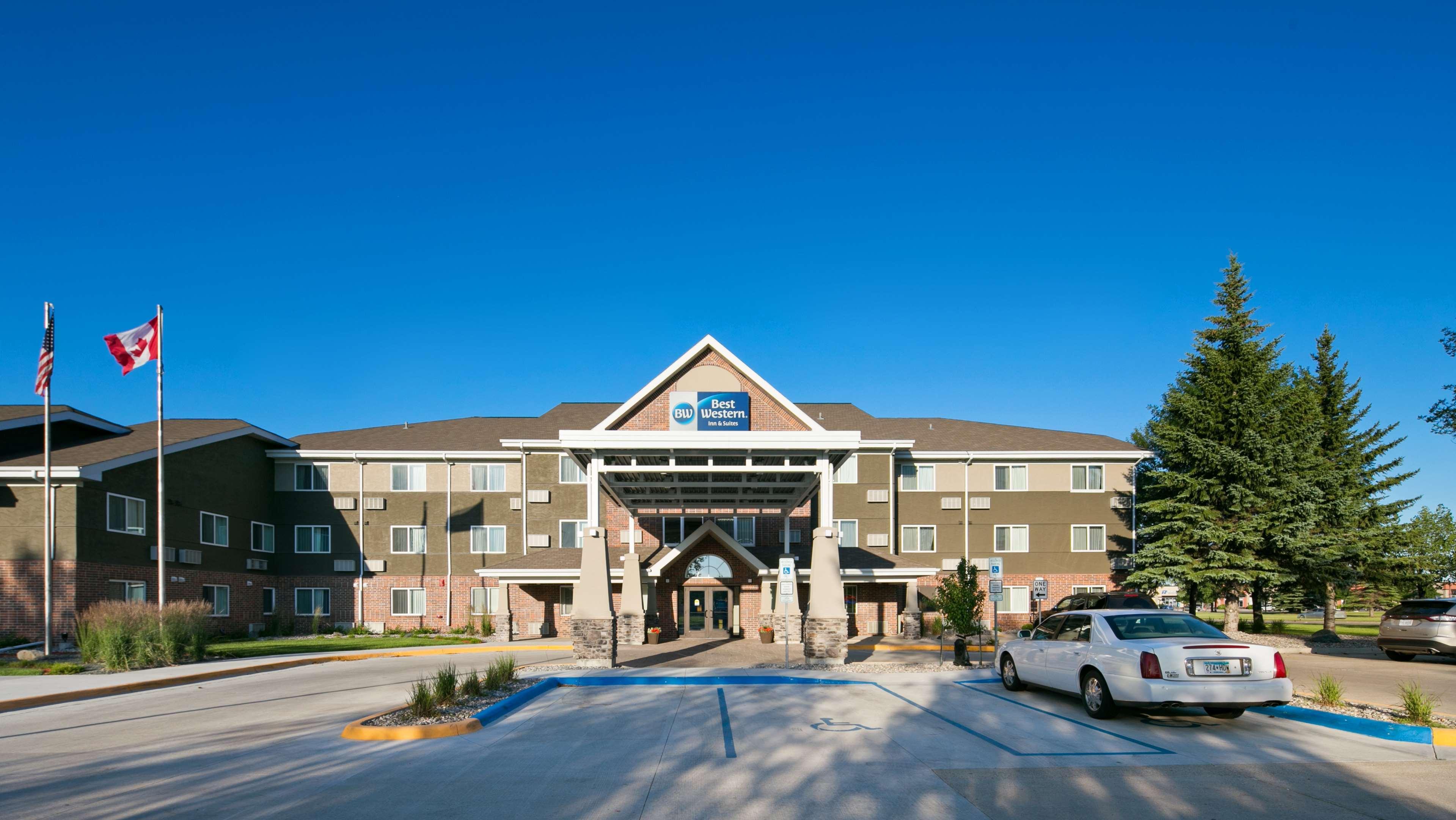 Best Western Harvest Inn & Suites Grand Forks Eksteriør bilde