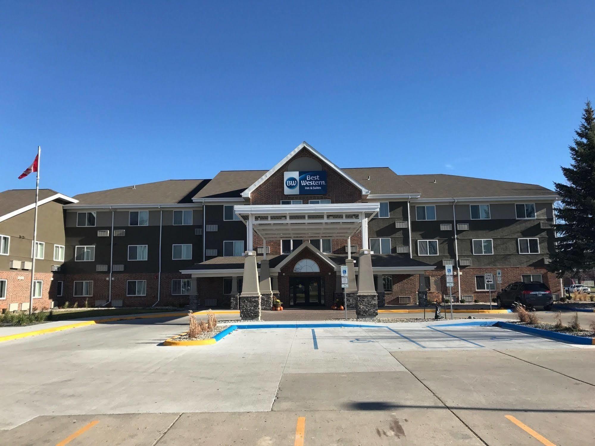 Best Western Harvest Inn & Suites Grand Forks Eksteriør bilde
