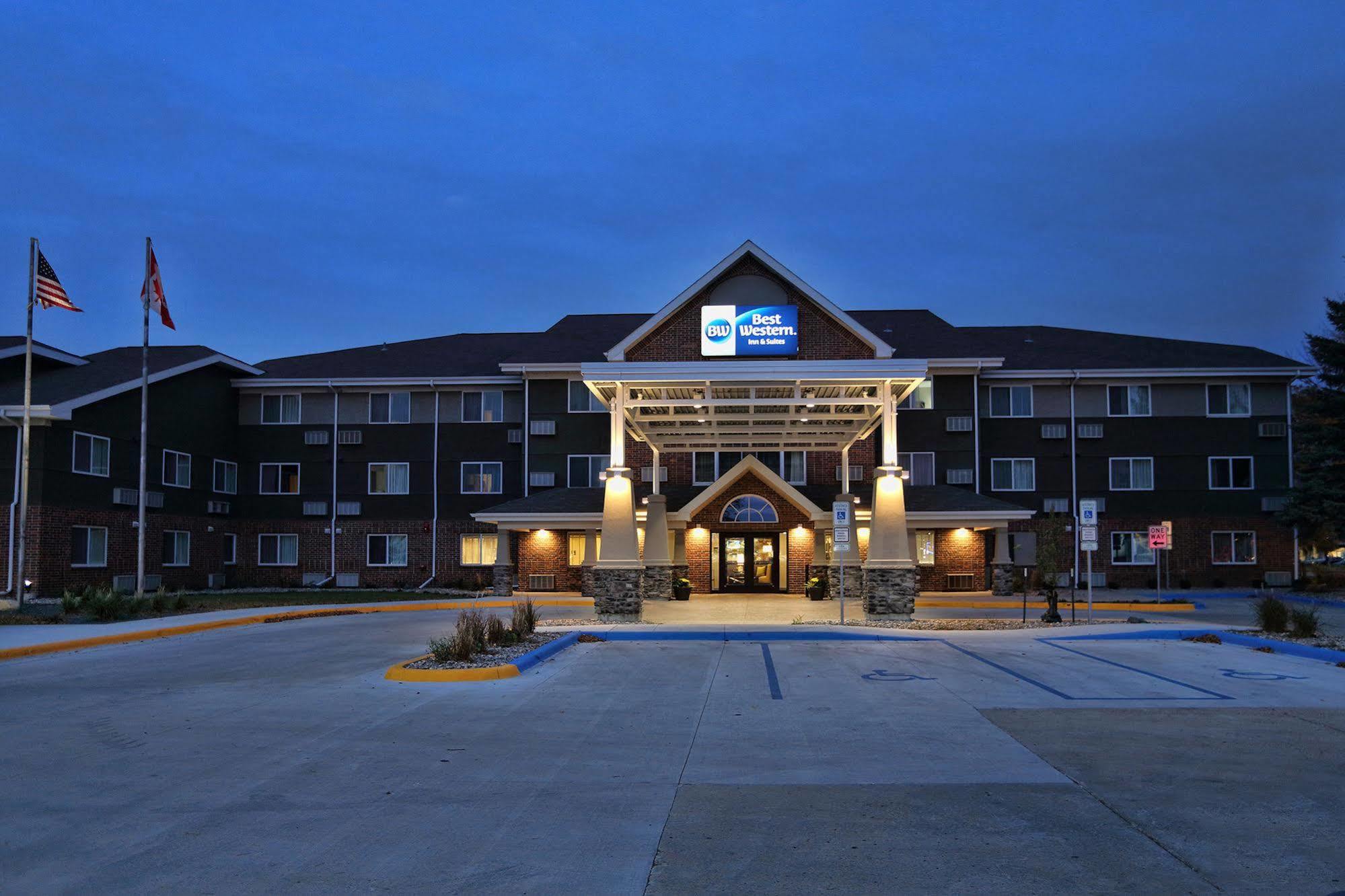 Best Western Harvest Inn & Suites Grand Forks Eksteriør bilde